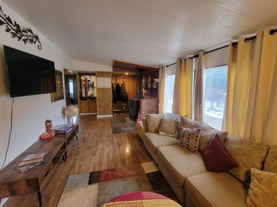 Campground At Sequoia Mountain Farms - Bring Your Own Tent Or Rv - No Bedrooms Or Beds Provided Miramonte Exteriör bild